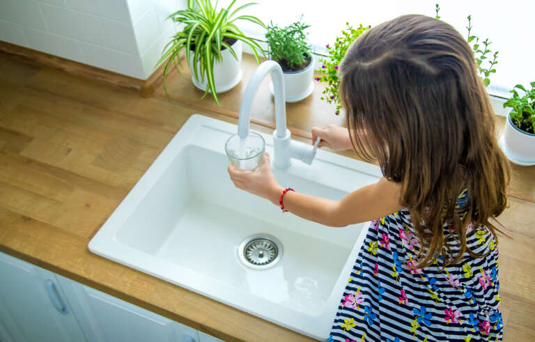 Contamination aux PFAS : quid de l’eau distribuée à La Bruyère ?