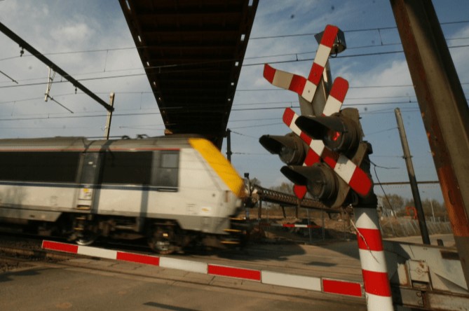 Entretien d’un passage à niveau par Infrabel