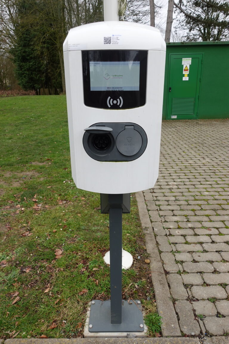 Borne de recharge électrique accessible au public sur le site de l’Administration communale